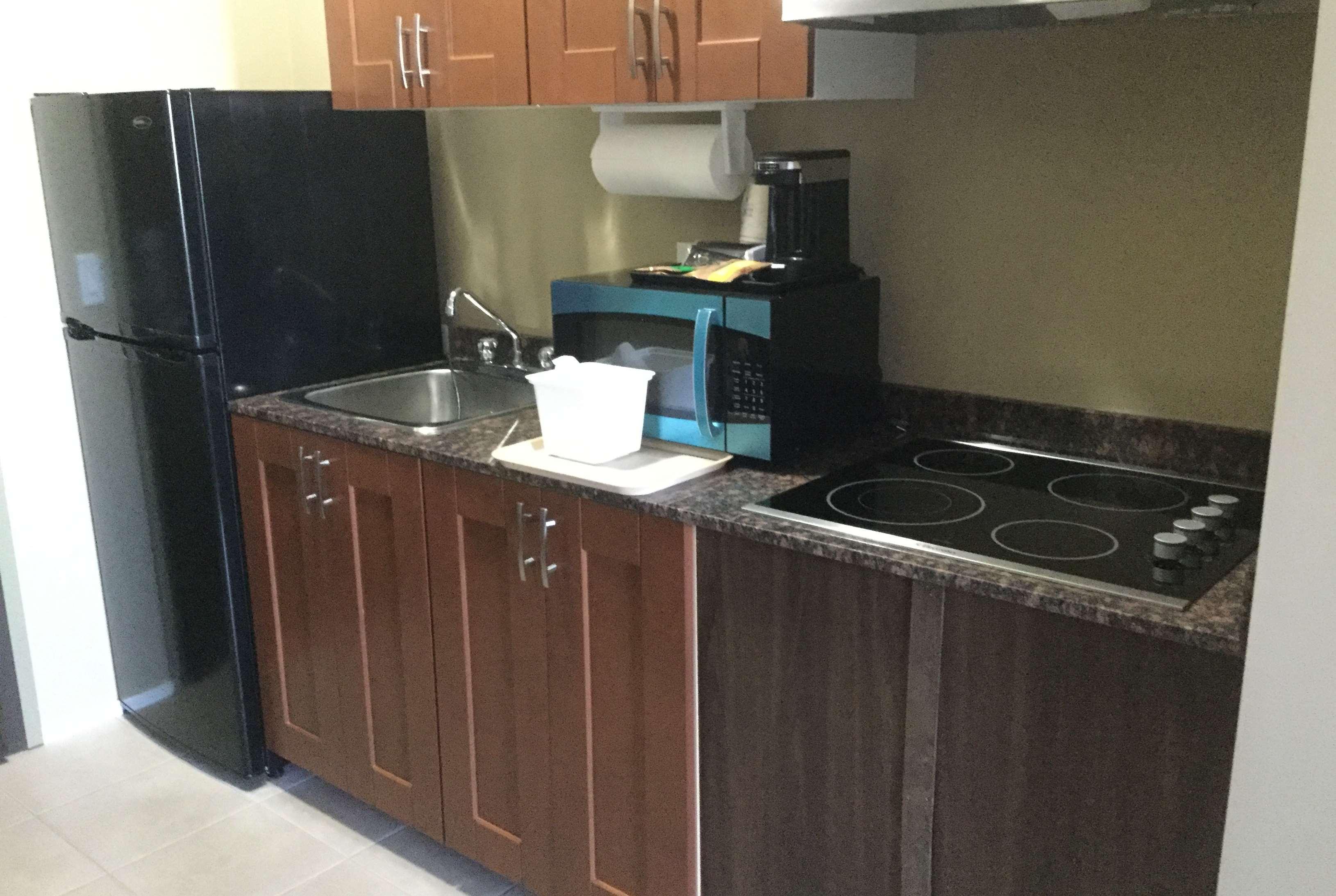 Super 8 By Wyndham Hardisty Hotel Ngoại thất bức ảnh