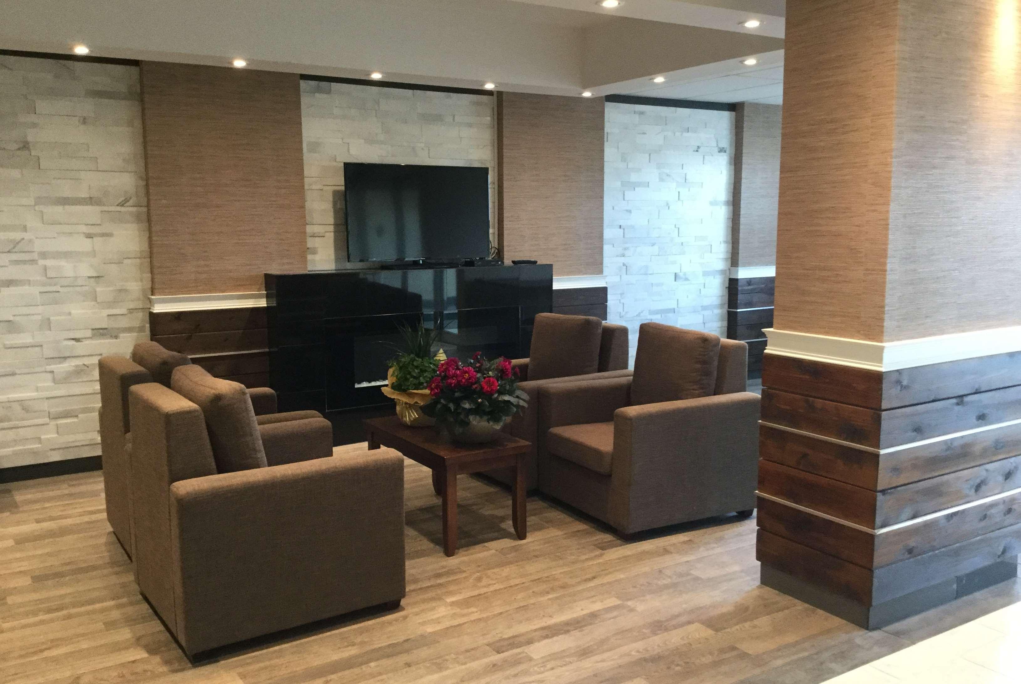 Super 8 By Wyndham Hardisty Hotel Ngoại thất bức ảnh
