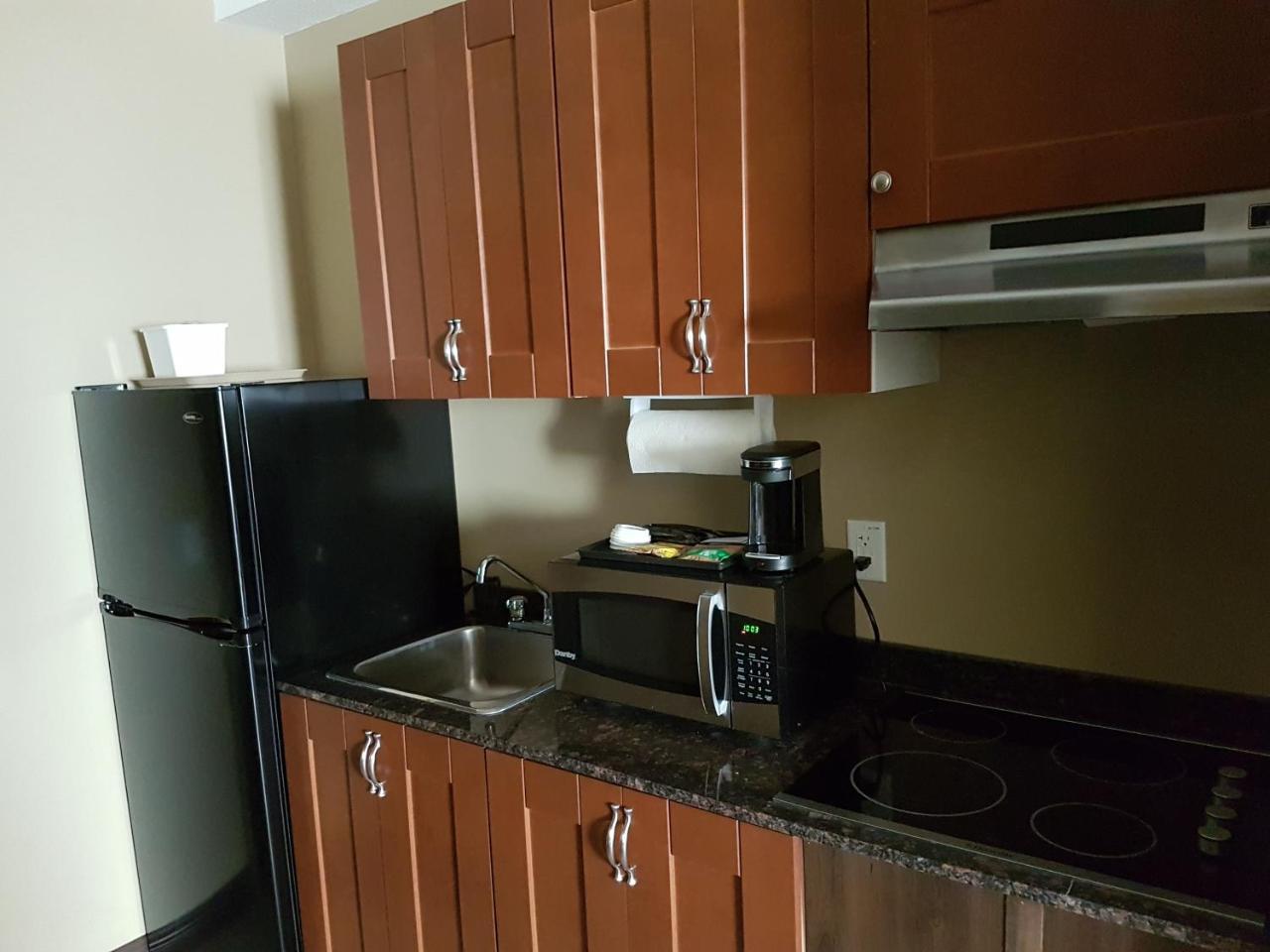 Super 8 By Wyndham Hardisty Hotel Ngoại thất bức ảnh