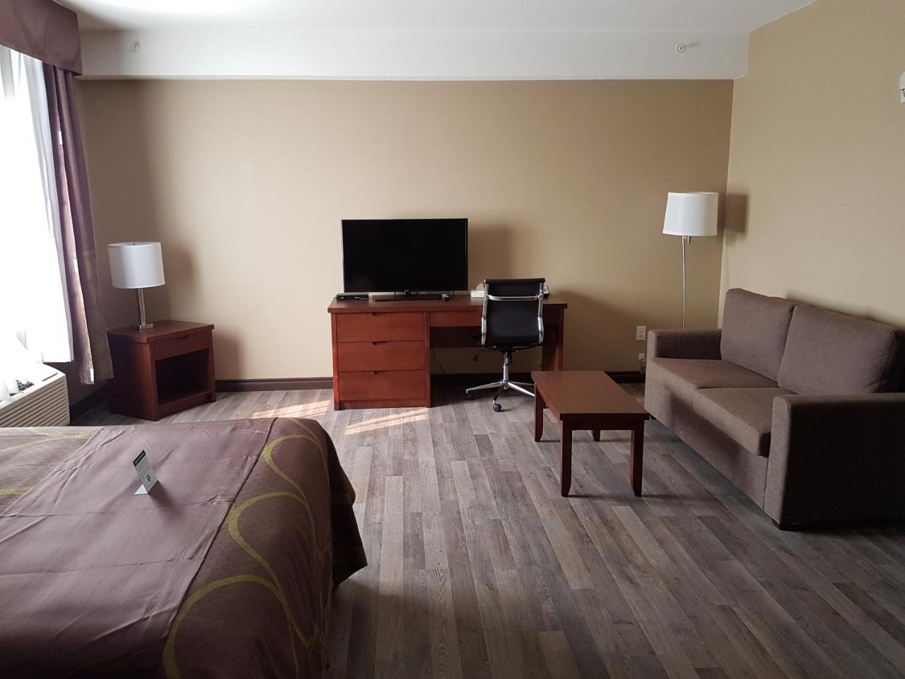 Super 8 By Wyndham Hardisty Hotel Ngoại thất bức ảnh