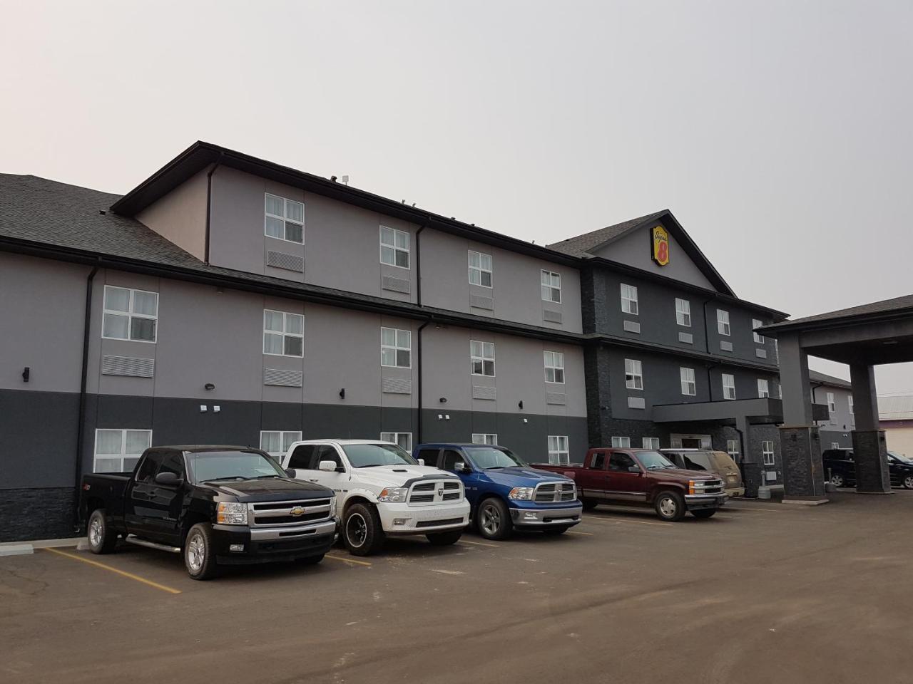 Super 8 By Wyndham Hardisty Hotel Ngoại thất bức ảnh
