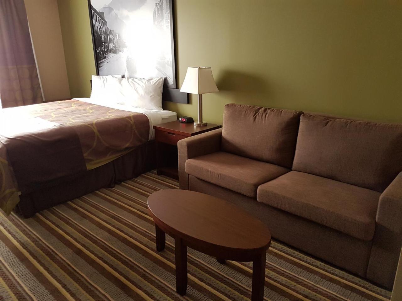 Super 8 By Wyndham Hardisty Hotel Ngoại thất bức ảnh
